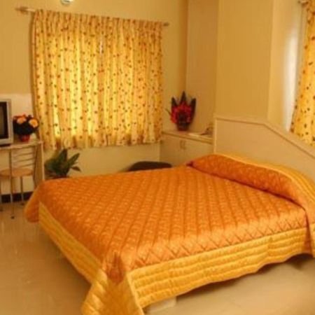 The Corporate Comforts Bangalore Buitenkant foto