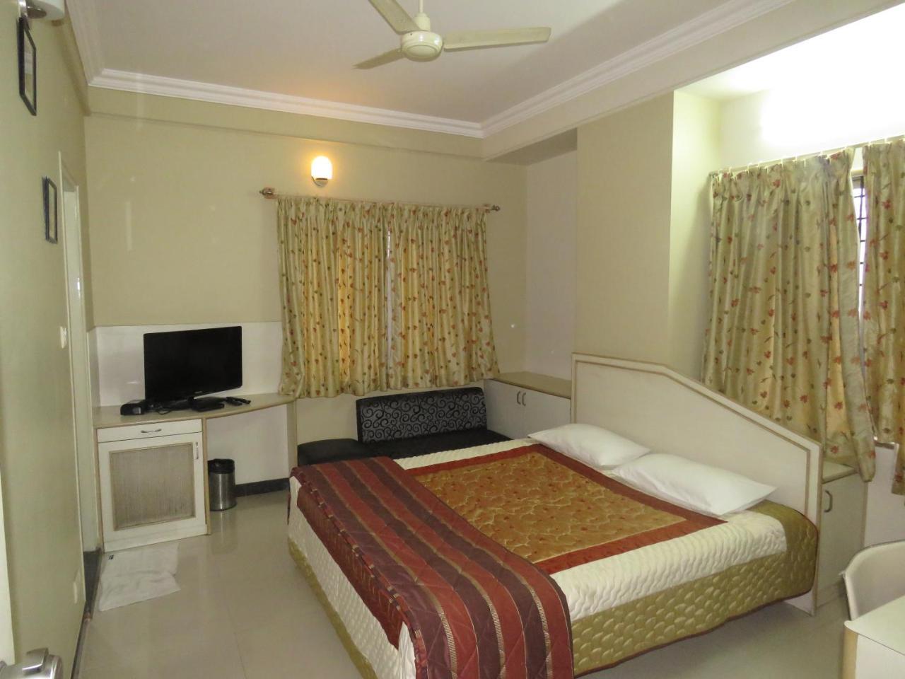 The Corporate Comforts Bangalore Buitenkant foto